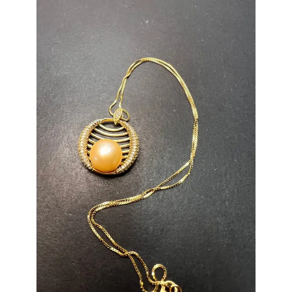 Golden yellow cultured pearl pendant in gold over sterling silver with chain - Picture 11 of 11
